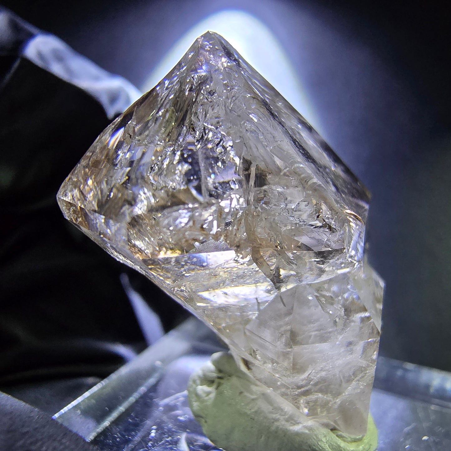 Klare Zepter Rauchquarz, Quarz Kristall Spitze 27*22*14mm aus Goboboseb Namibia