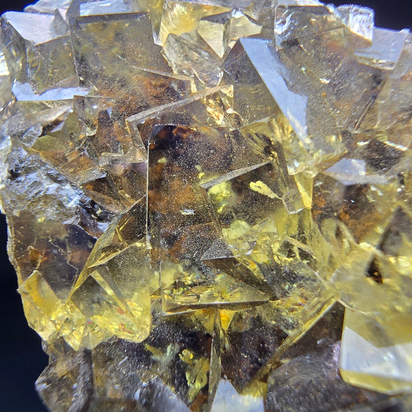 Klare Honey Pocket Phantom Fluorit Würfel Stufe gelb Okorusu, Namibia 73*52*16mm