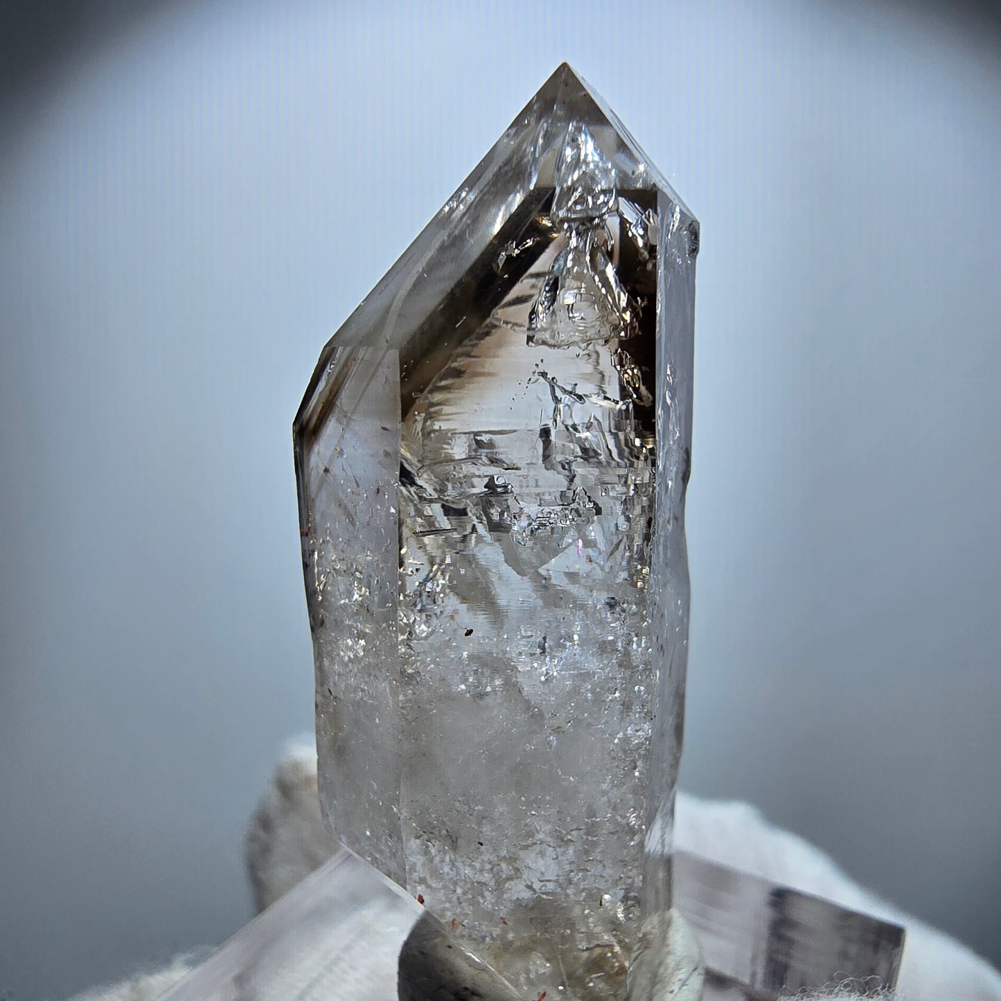 Enhydro Phantom Rauchquarz Zepter, 1x Blase Goboboseb, Namibia 41*17*14mm