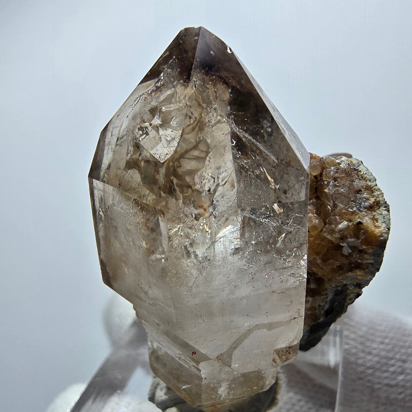 Amas de quartz fumé fantôme transparent, Goboboseb, Namibie, 39 x 36 x 28 mm