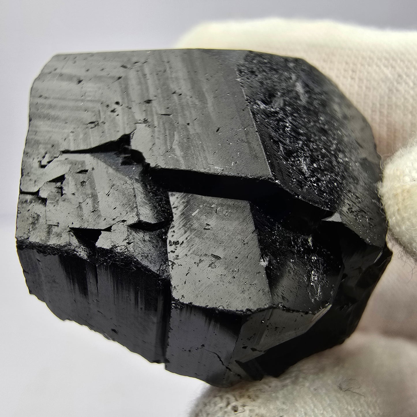 Symmetrischer Schörl Turmalin schwarz glänzend Erongo, Namibia 34*31*17mm