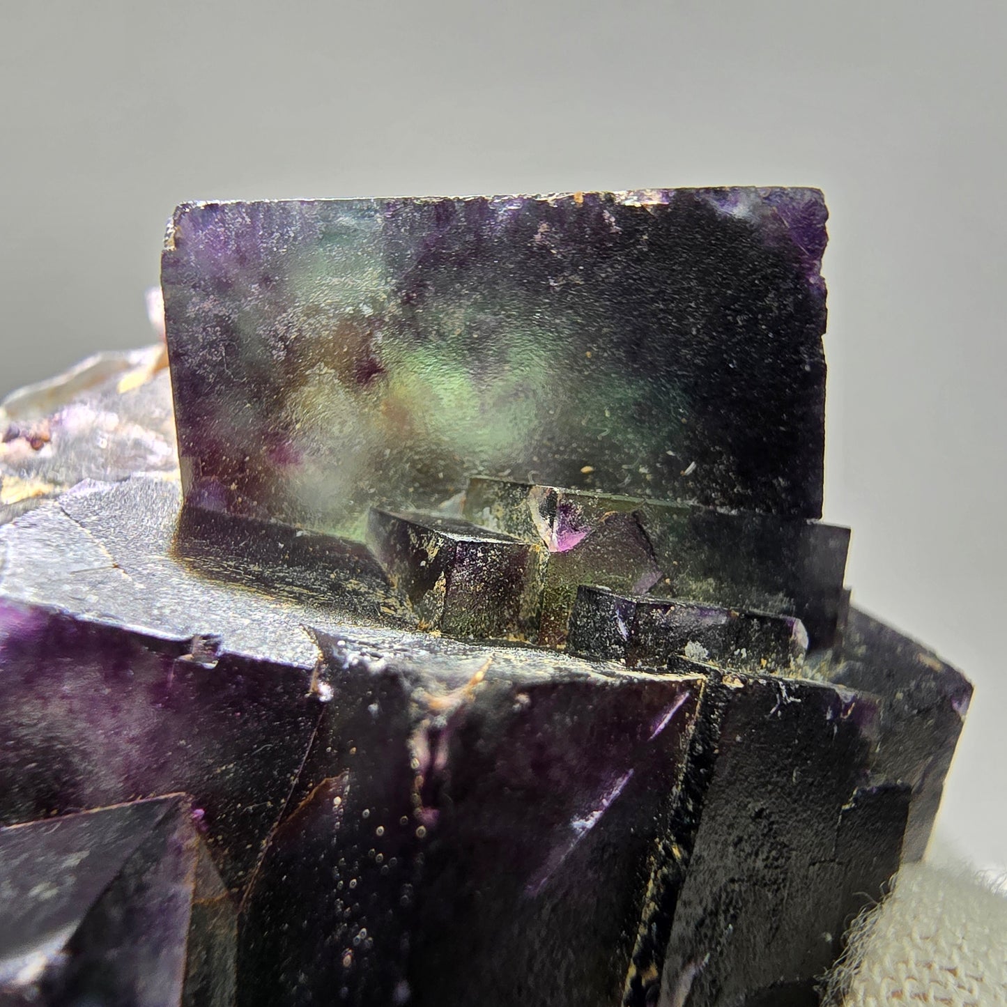 Seltene Phantom Fluorit Würfel Stufe lila grün gelb Okorusu, Namibia 55*46*33mm