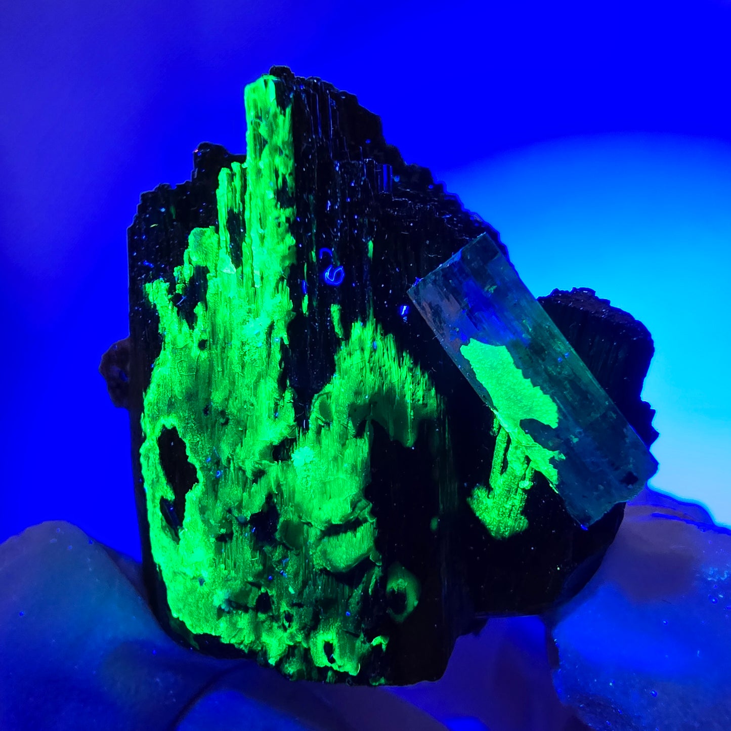 Spécimen rare de tourmaline Schorl, d'aigue-marine, d'hyalite et d'orthose, Erongo, Namibie, 38 x 39 x 21 mm