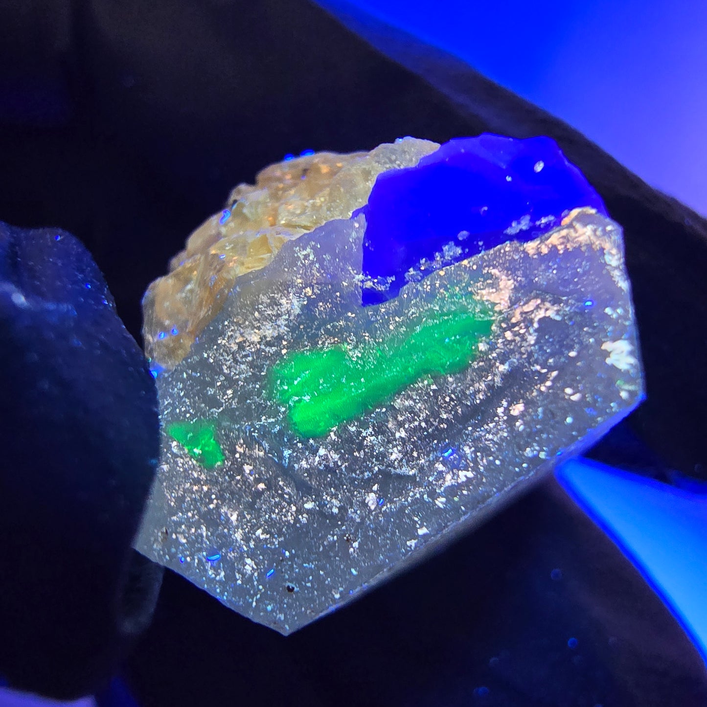 Fluorite fantôme, quartz fumé, hyalite, tourmaline de Schörl, muscovite, Erongo, Namibie, 23 x 19 x 15 mm