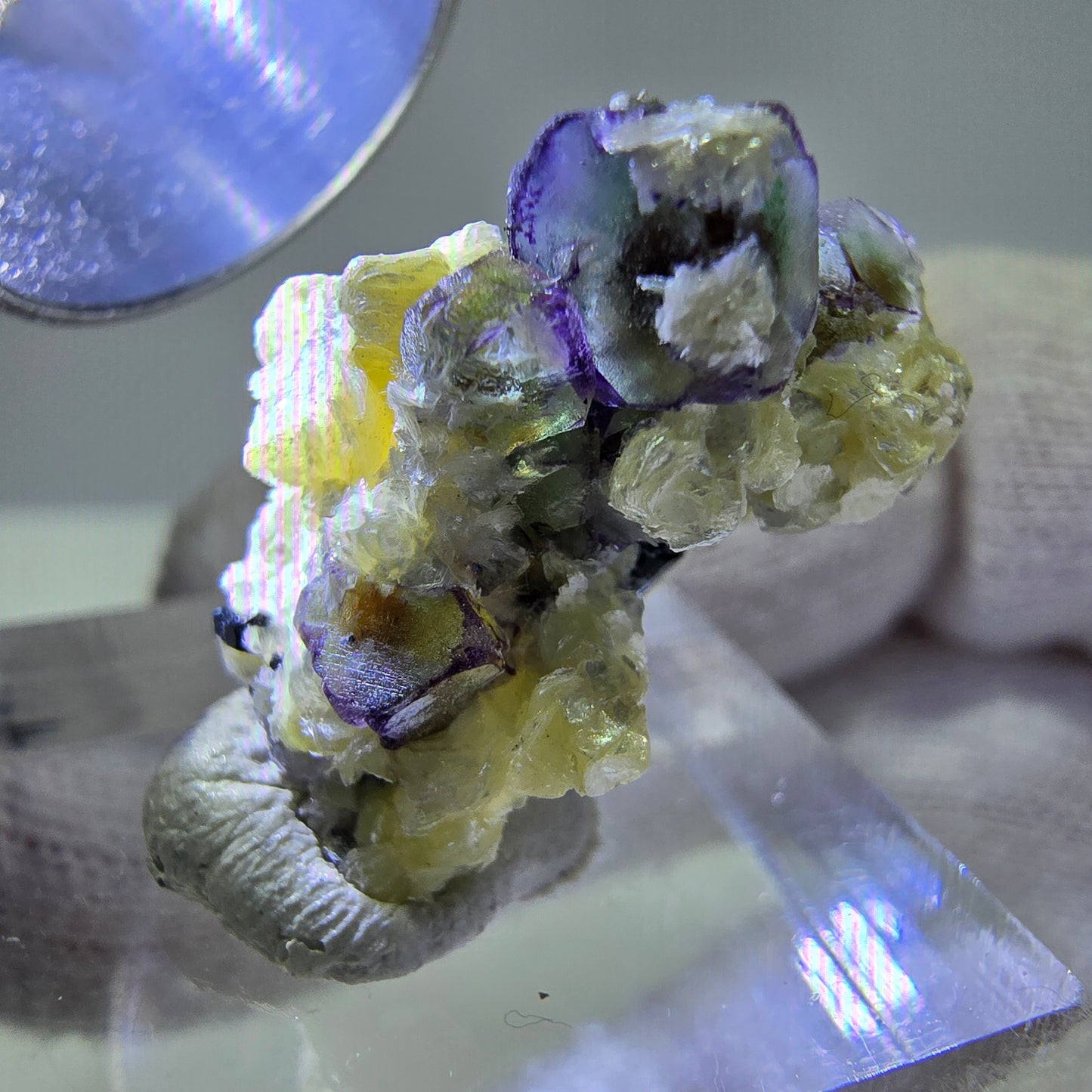 Cubes de fluorite fantôme colorés, muscovite, tourmaline Schorl, hyalite Erongo, Namibie 23 x 15 x 16 mm