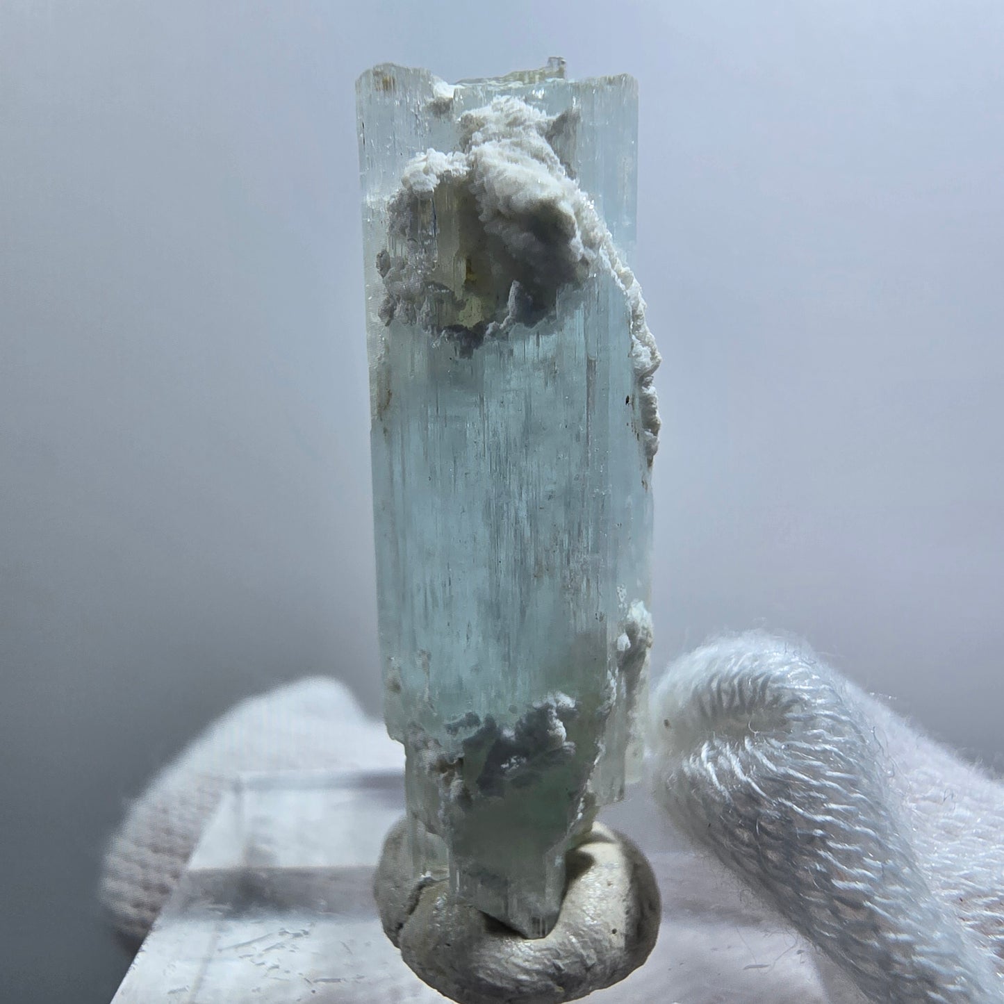 Aigue-marine rare, spécimen d'orthose, Erongo, Namibie, 34 x 10 x 9 mm