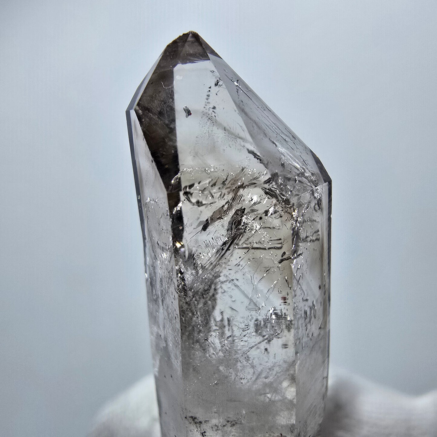 Quartz fumé fantôme transparent DT Scepter Point Goboboseb, Namibie 47 x 13 x 8 mm