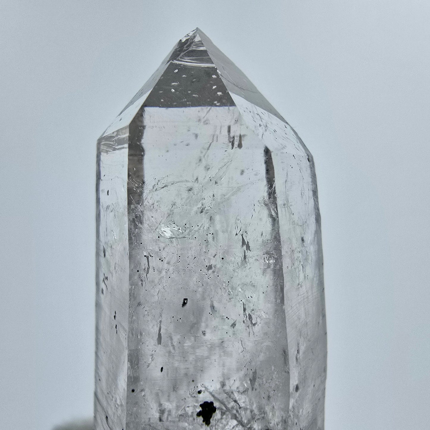 Phantom Quarz Kristall mit Hämatit Streep Mine Goboboseb Namibia 45*16*13mm