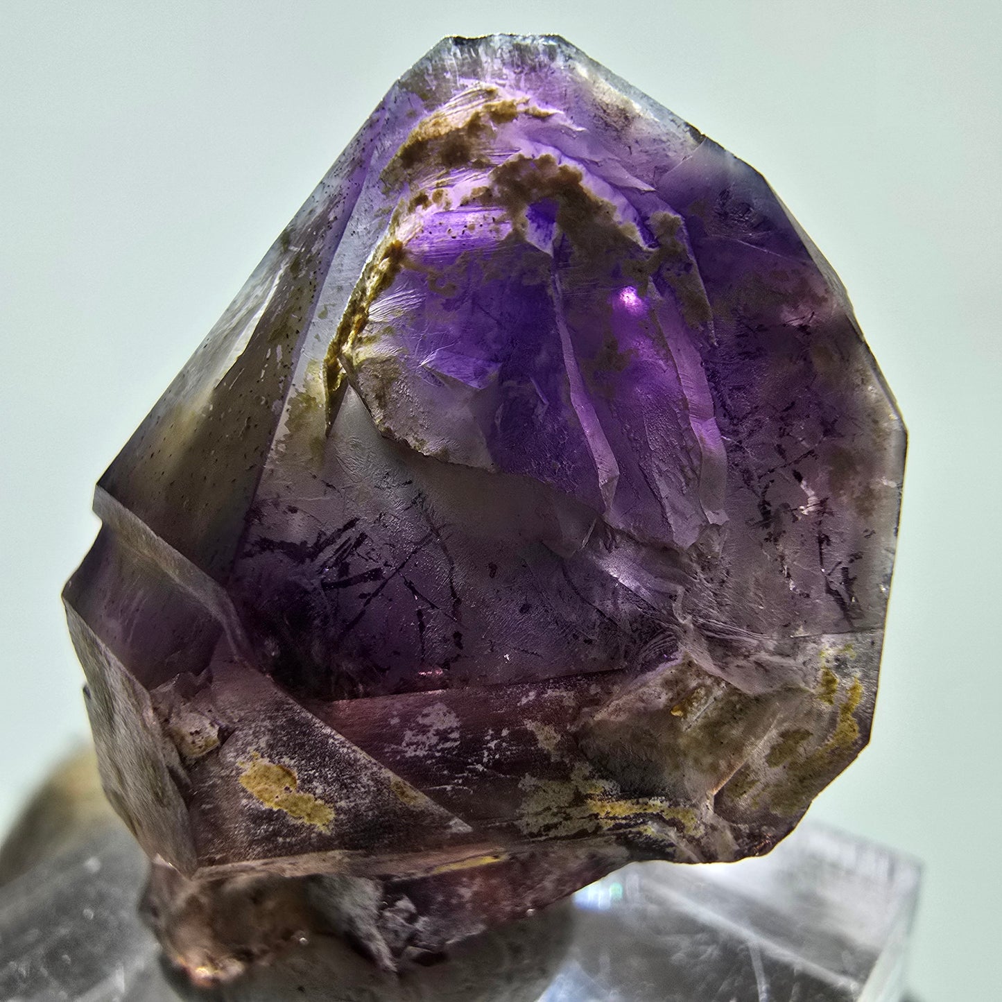 Sceptre squelette en améthyste fantôme rare, pointe Brandberg, Namibie, 30 x 24 x 20 mm