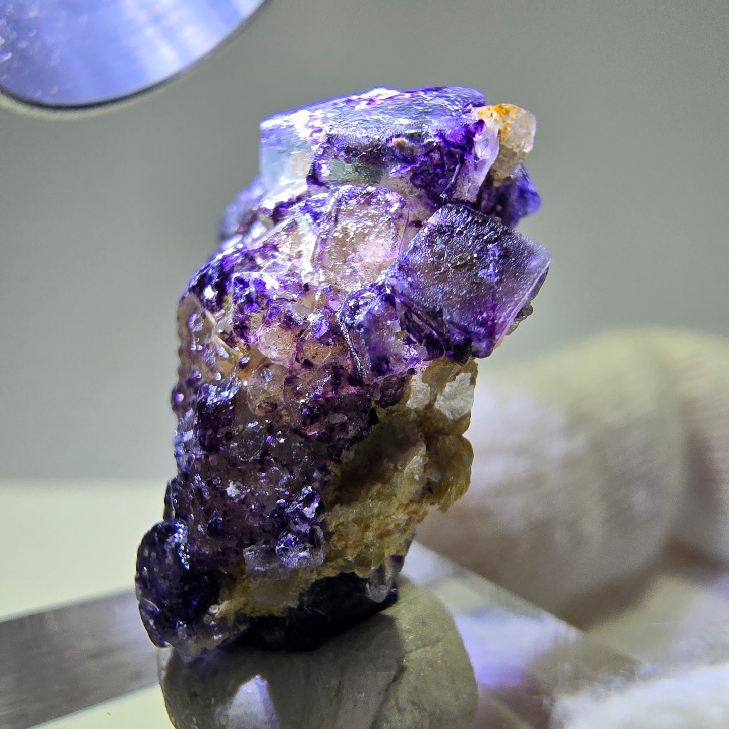 Cubes de fluorite fantôme colorés, spécimen de muscovite, Erongo, Namibie, 25 x 18 x 11 mm