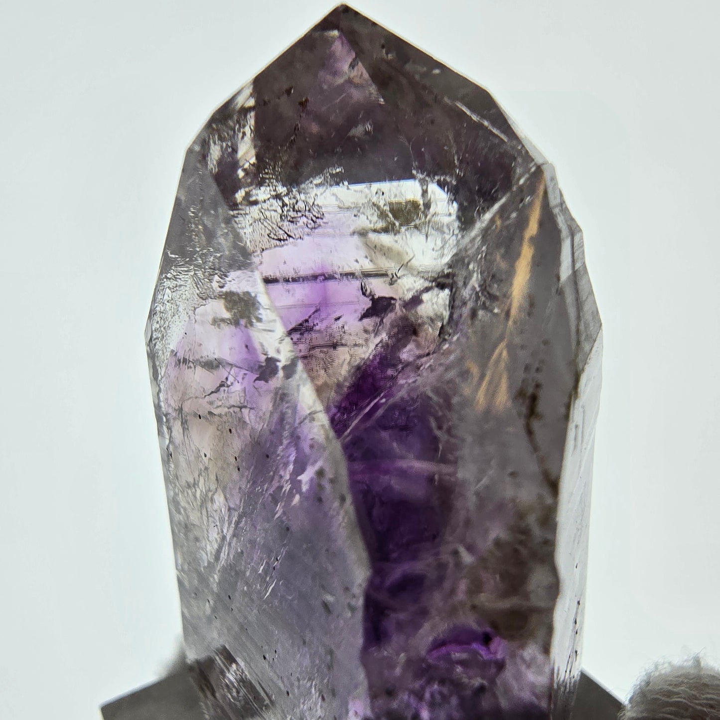 Améthyste fantôme avec hématite, mine Streep, Goboboseb, Namibie, 43 x 30 x 19 mm