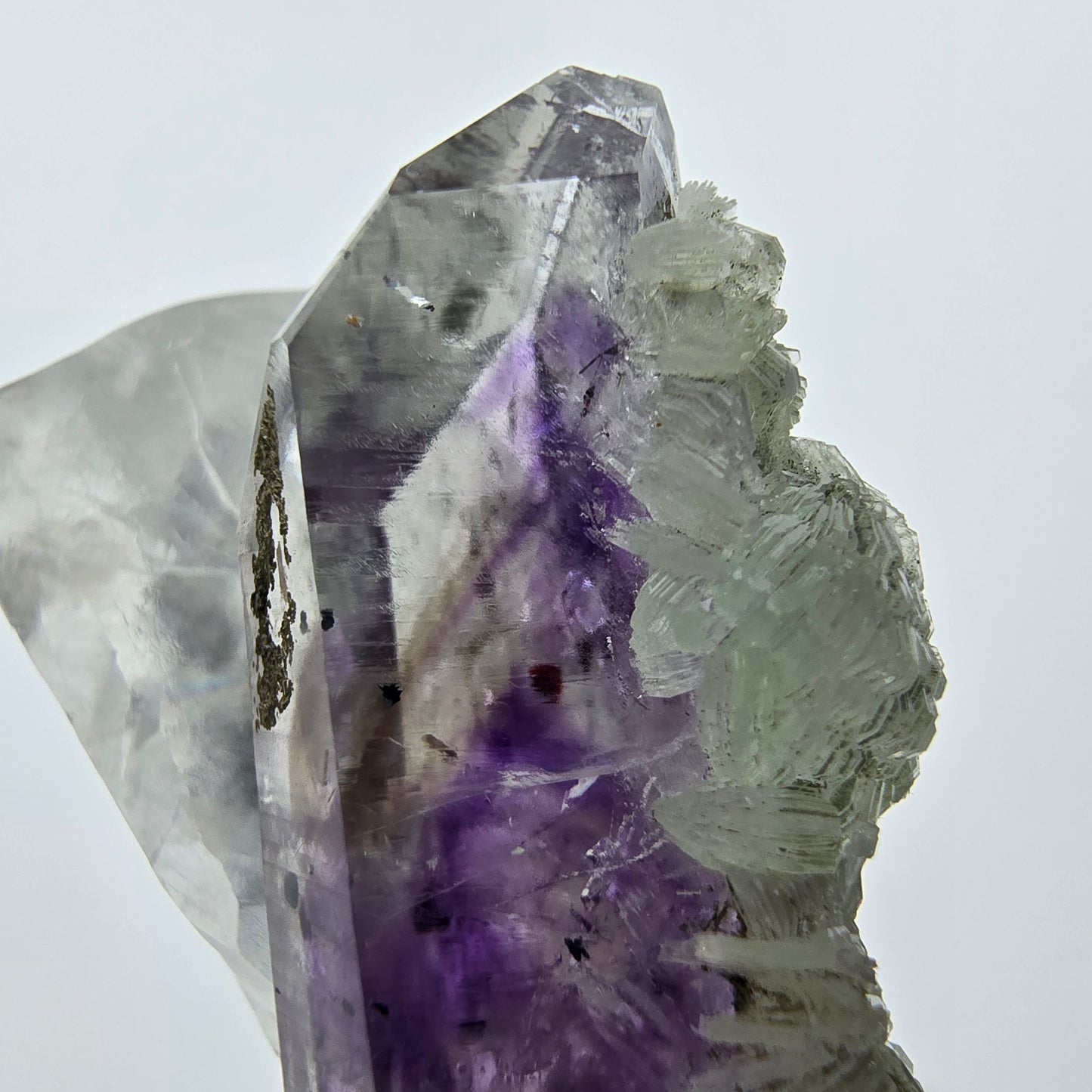 Enhydro Harlequin Améthyste Préhnite UV Calcite Streep Mine Gobo. Namibie 37*31*19mm