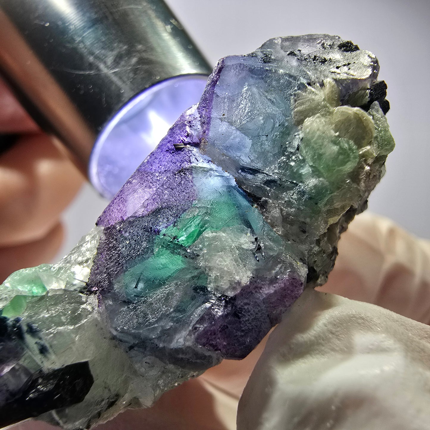 Cube de fluorite fantôme, zonal, muscovite, spécimen de tourmaline Schorl, Erongo, Namibie, 40 x 27 x 17 mm