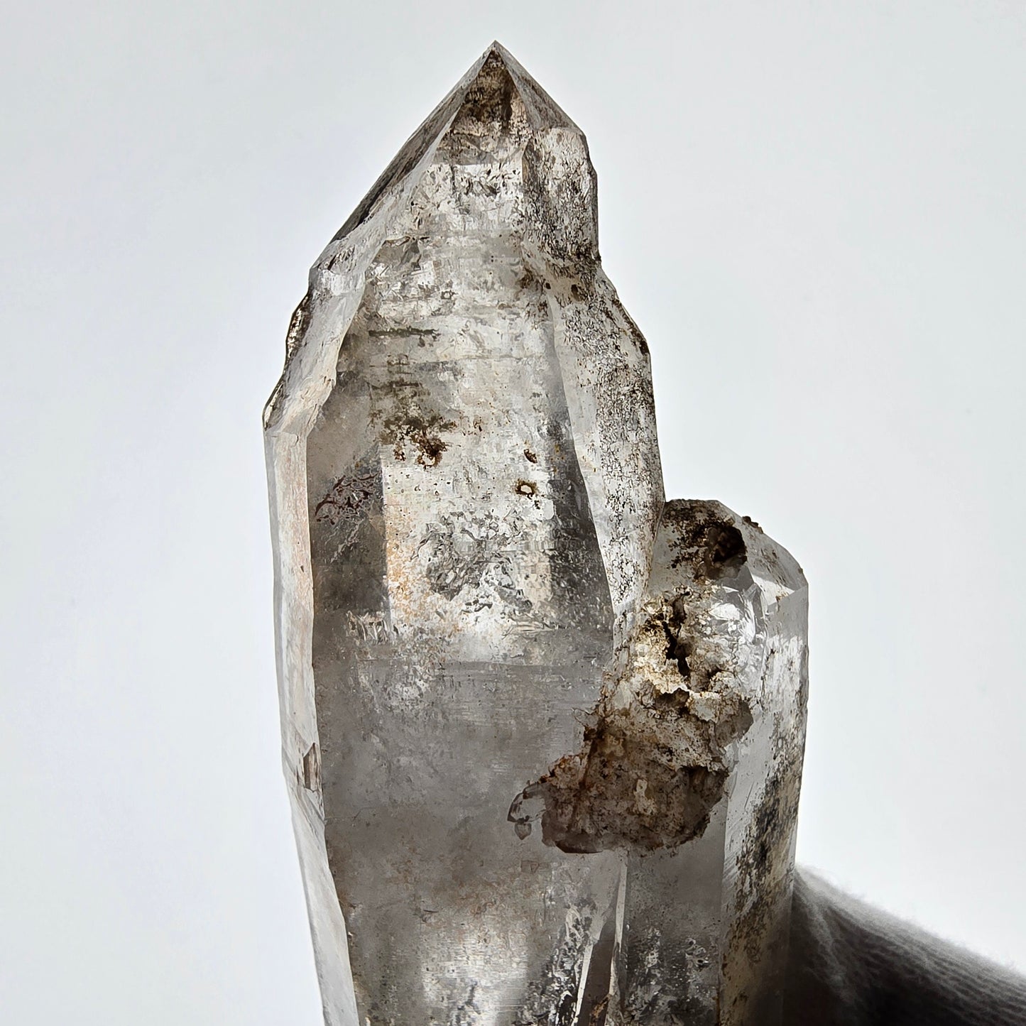 Quartz fumé squelette fantôme Enhydro, DT, calcite UV, Valentine Pocket Gob. Namibie, 107 x 41 x 27 mm