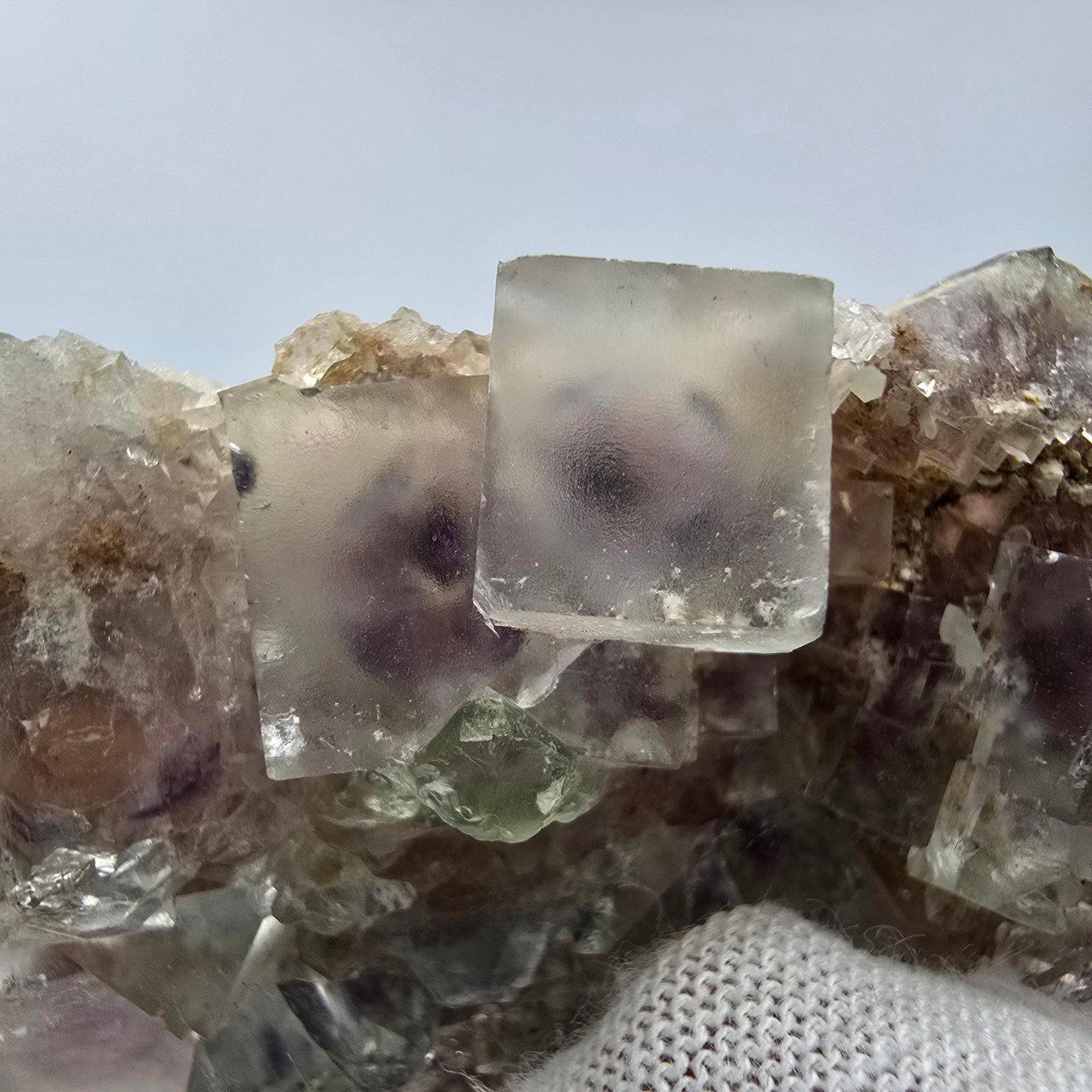 Seltene UV Phantom Fluorit Würfel, Quarz Stufe Brandberg, Namibia 59*39*20mm