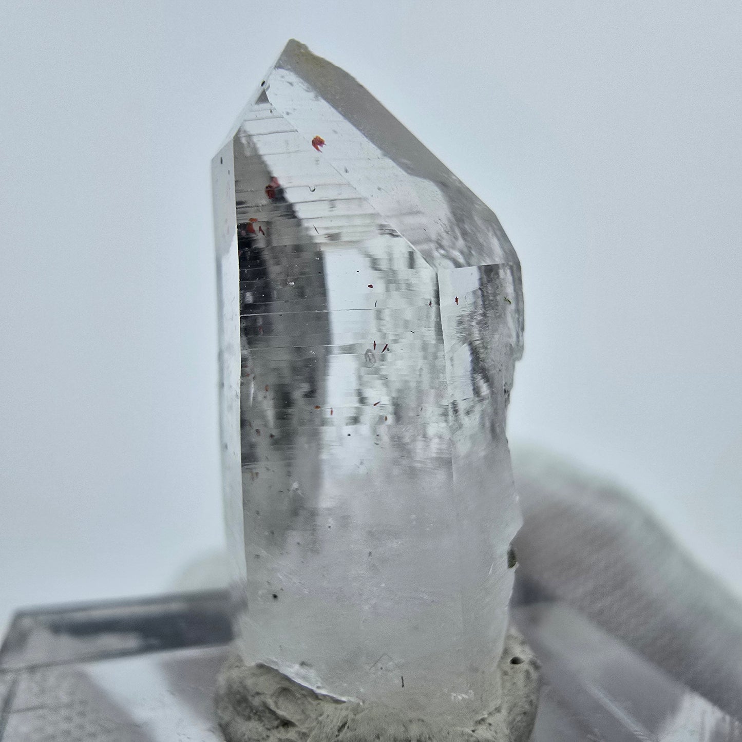 Klarer Harlekin Phantom Quarz Kristall Streep Mine, Goboboseb Namibia 26*11*11mm