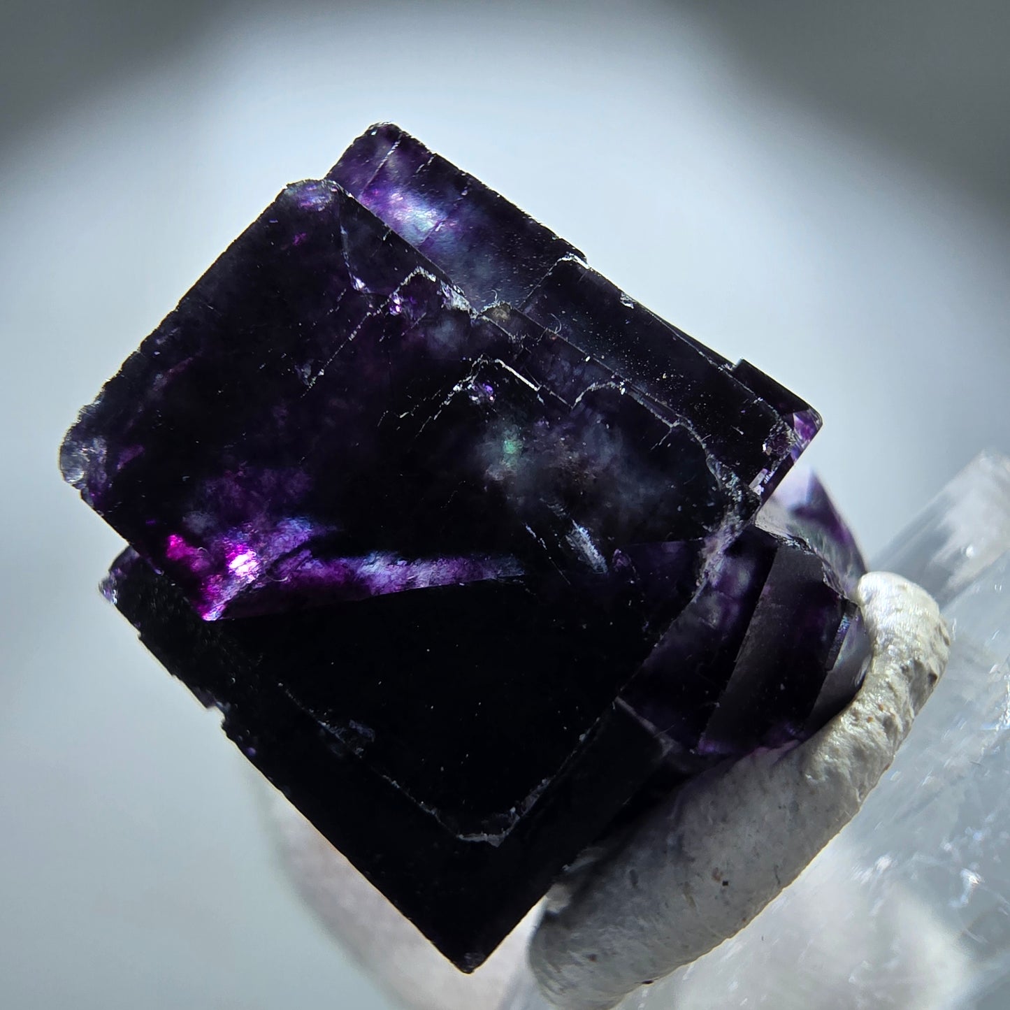 Spécimen rare de cube de fluorite fantôme, vert-violet zonal, Okorusu, Namibie, 24 x 23 x 19 mm