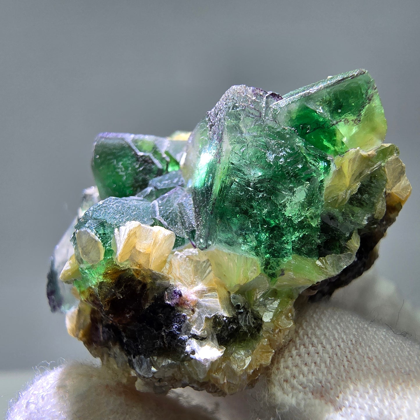Phantom Fluorit Würfel, Muskovit Stufe Erongo, Namibia 37*31*27mm Sammlung