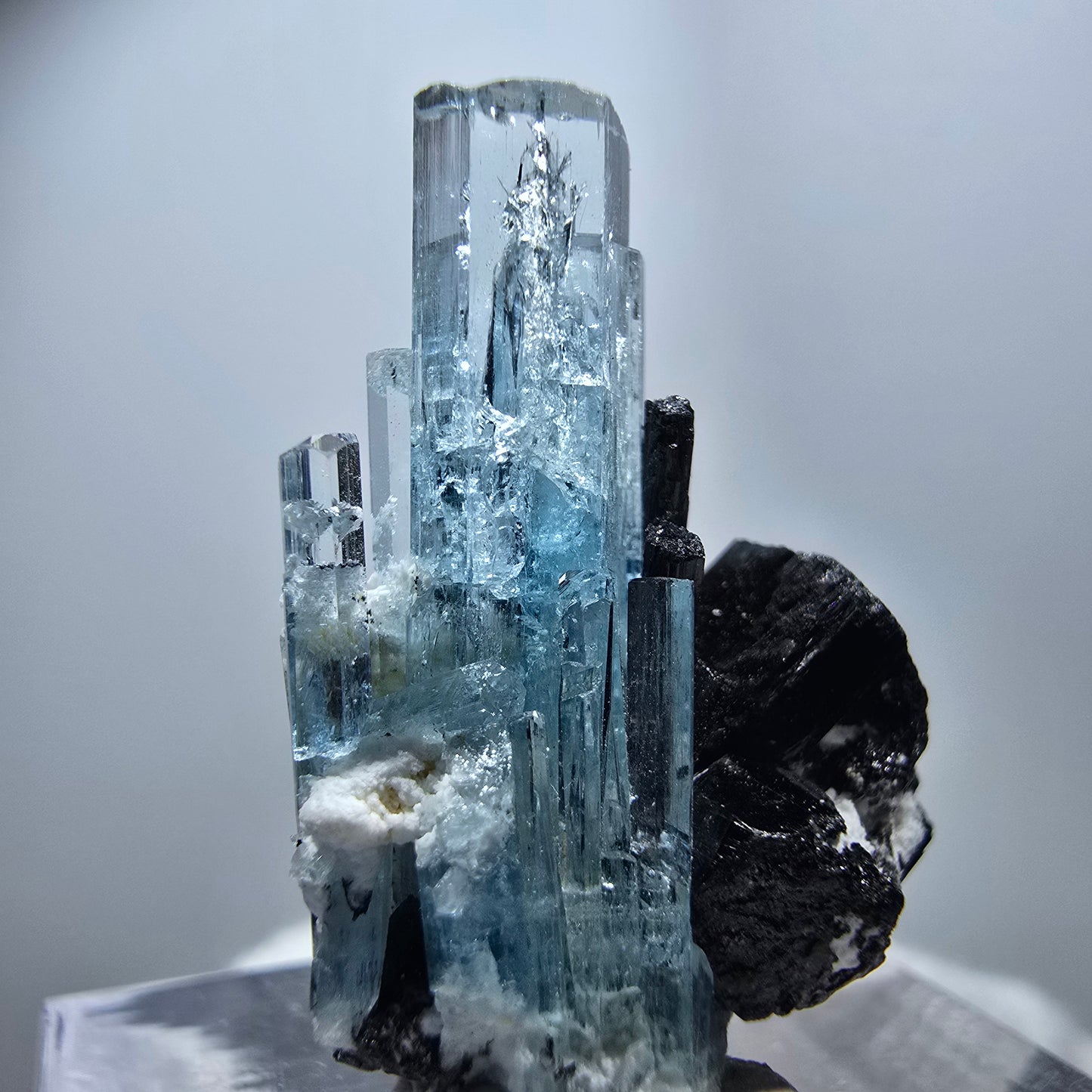 Seltener Aquamarin X mit Schörl Turmalin Erongo, Namibia 26*20*12mm