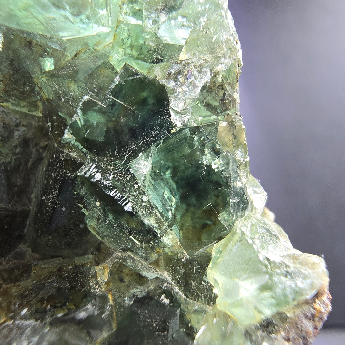 Seltene Fluorit XX Würfel Stufe grün mit Einschlüssen 41*37*20mm Okorusu Namibia