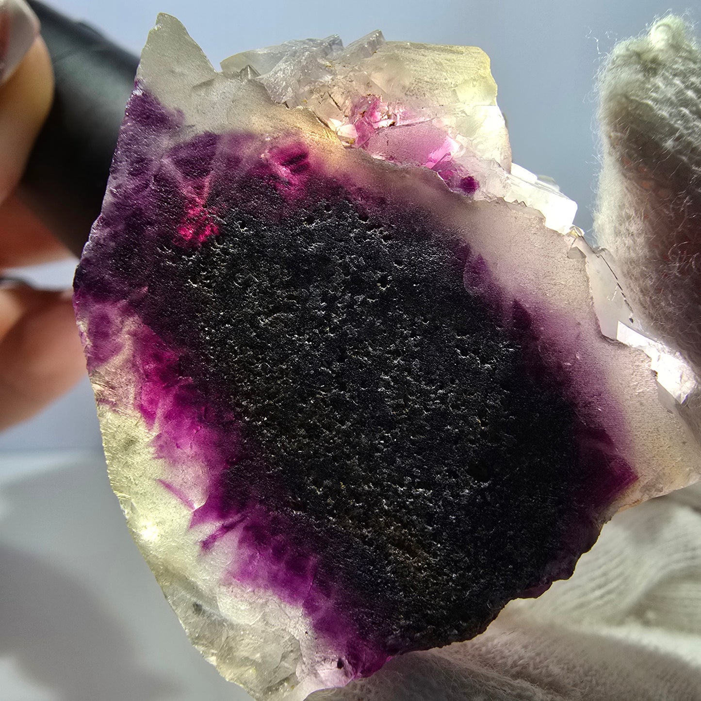 Rare spécimen de cube de fluorite fantôme, violet et blanc, Okorusu, Namibie, 44 x 38 x 26 mm