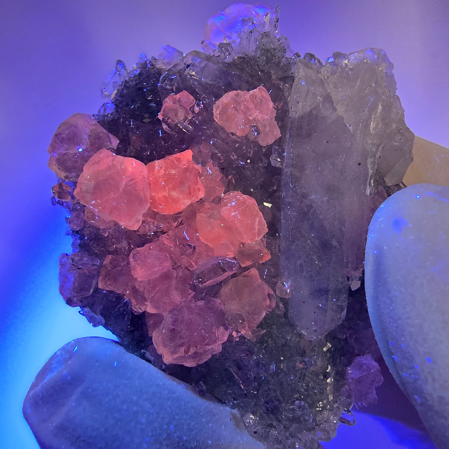 Amas de quartz rare en forme d'étoile de calcite UV, mine Streep, Gobobo, Namibie, 47 x 38 x 21 mm