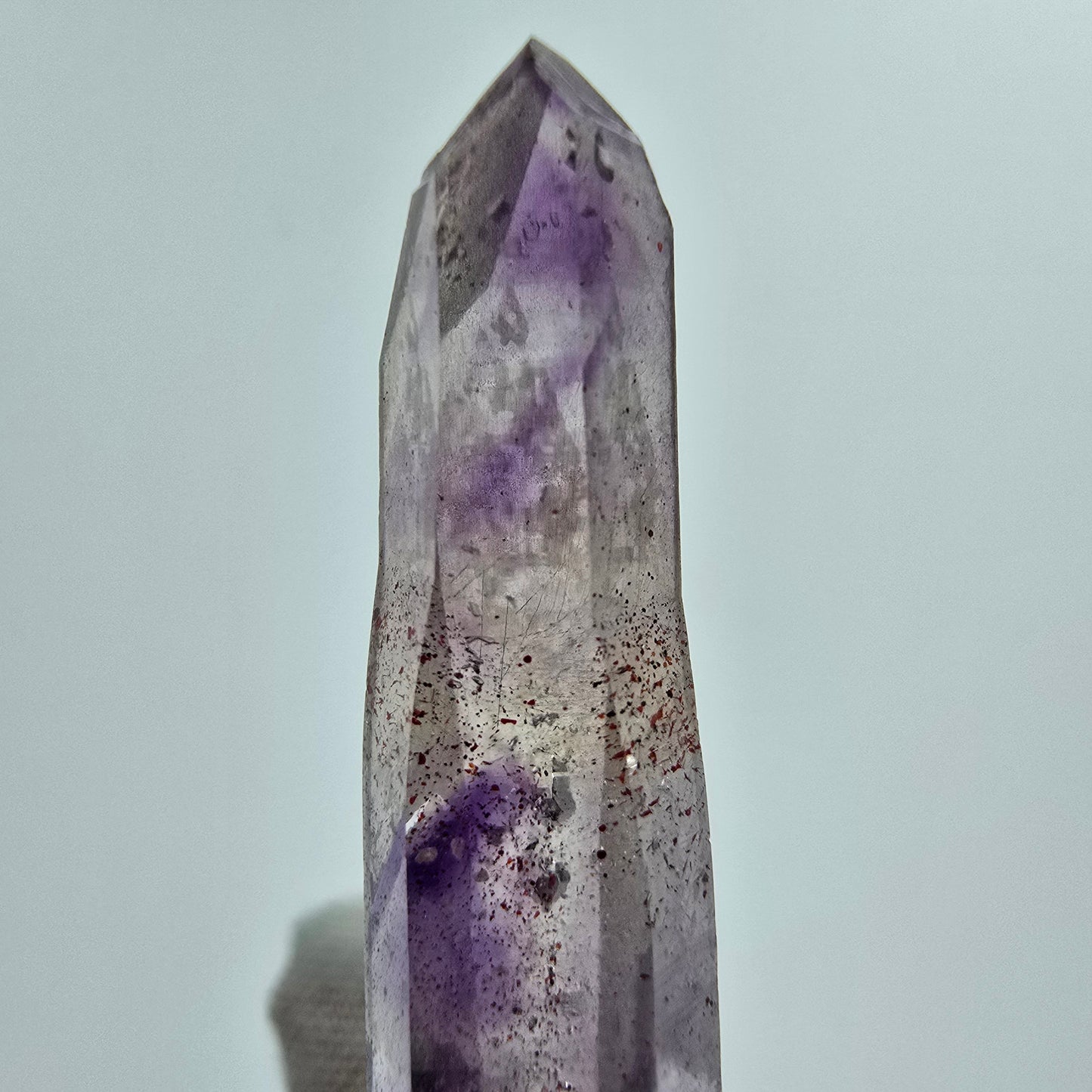 Phantom Amethyst Zepter mit rotem Eisen Goboboseb, Namibia 44*11*9mm Sammlung