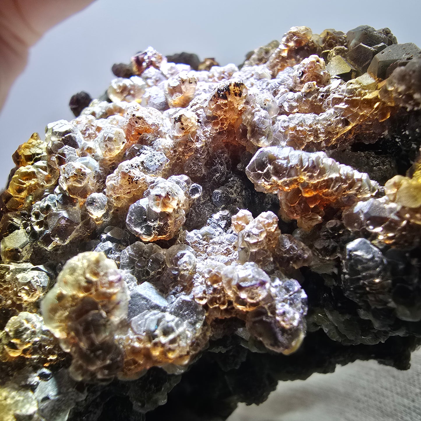 Fluorite fantôme XL, muscovite, hyalite, quartz fumé, tourmaline Schörl, Erongo, Namibie, 100 x 97 x 69 mm