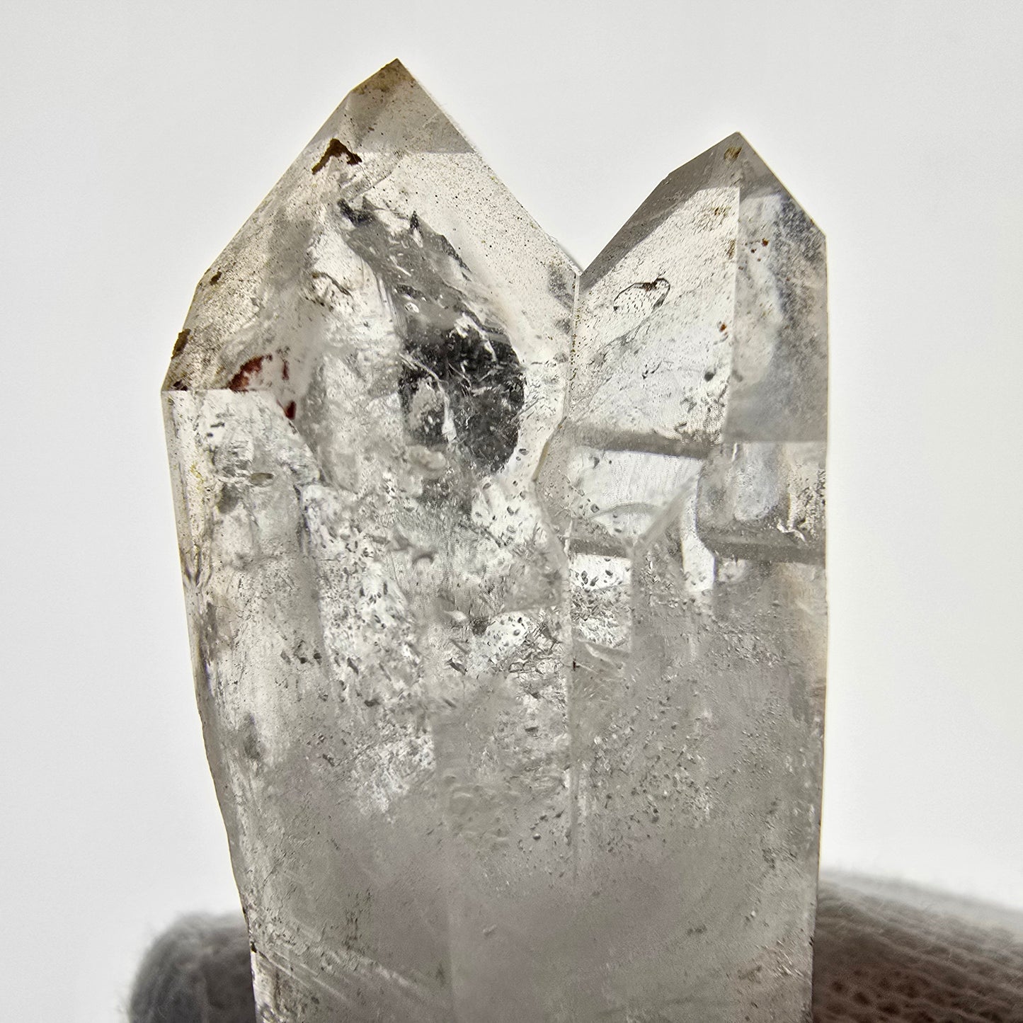 Sceptre fantôme squelette en quartz fumé DT, poche Saint-Valentin en calcite UV, Namibie 57 x 23 x 22 mm