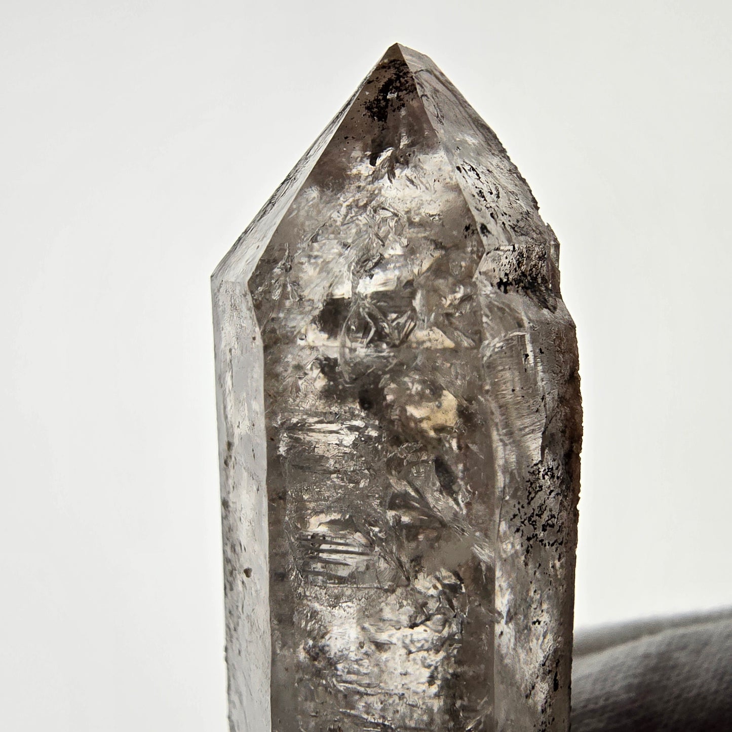 Squelette Fantôme Quartz Fumé DT Sceptre Valentine Pocket Goboboseb Namibie 103*24*18mm