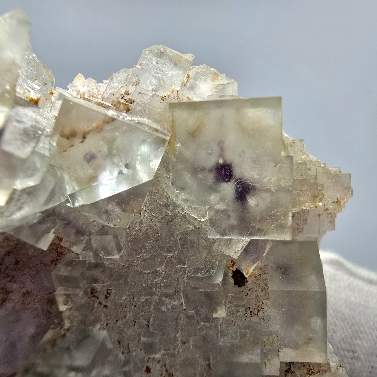 Seltene UV Phantom Fluorit Würfel, Quarz Stufe Brandberg, Namibia 57*52*19mm