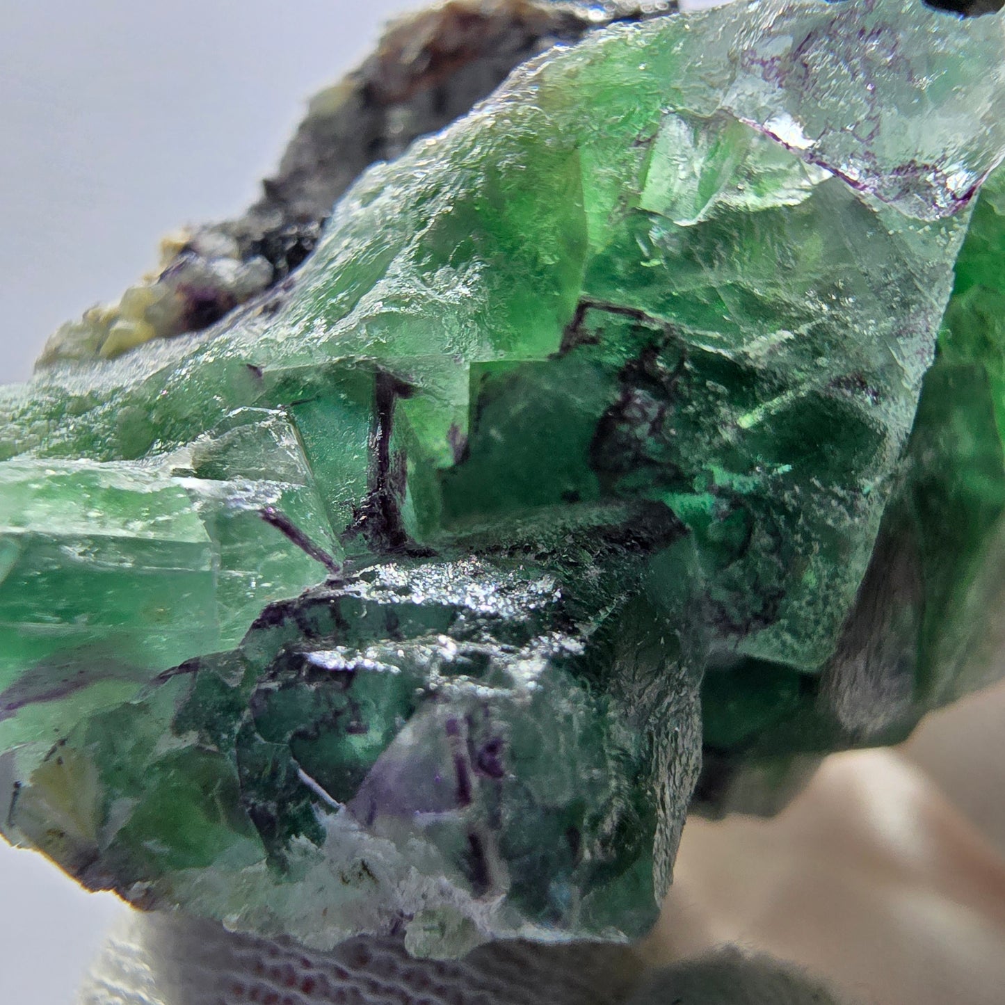 Fluorite fantôme, muscovite, hyalite, tourmaline Schörl, Erongo, Namibie, 49 x 38 x 30 mm