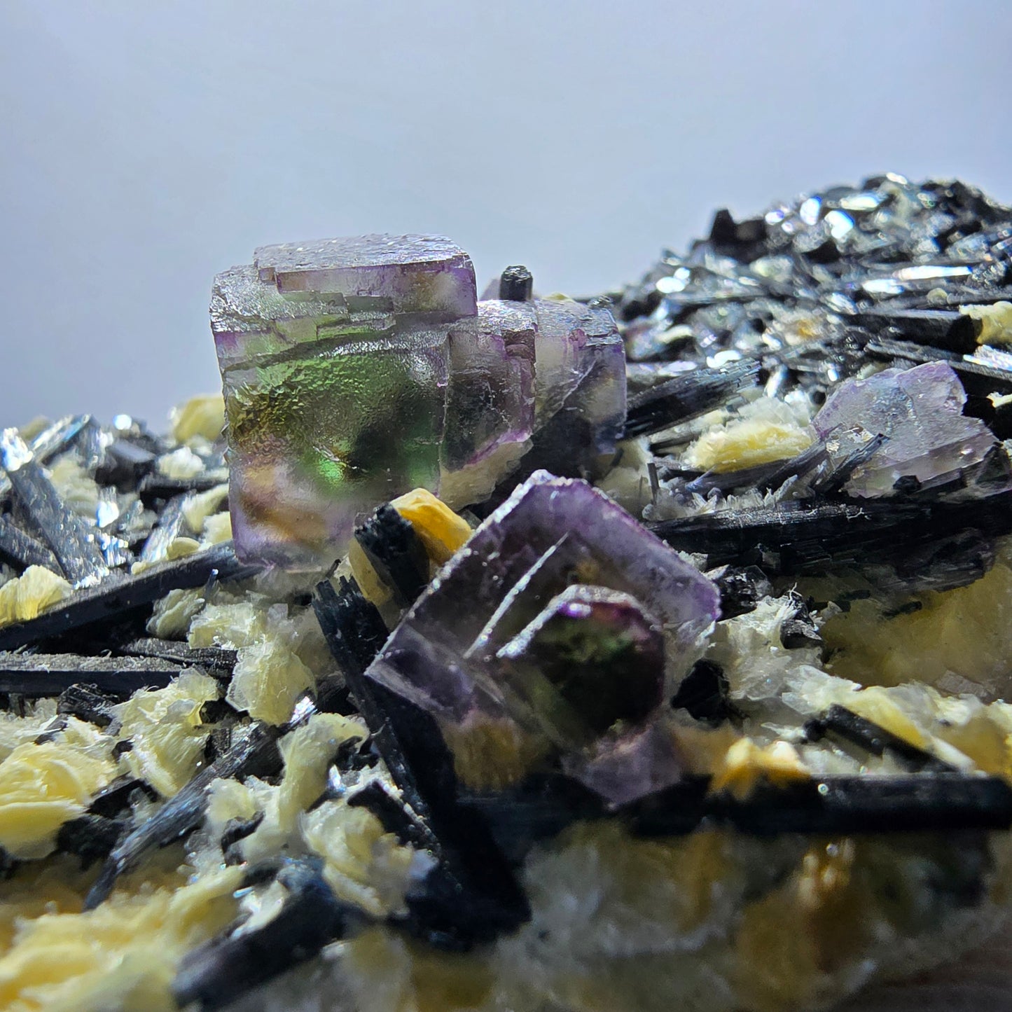 Bunte Phantom Fluorit, Schörl Turmalin, Muskovit Stufe Erongo Namibia 96*46*50mm