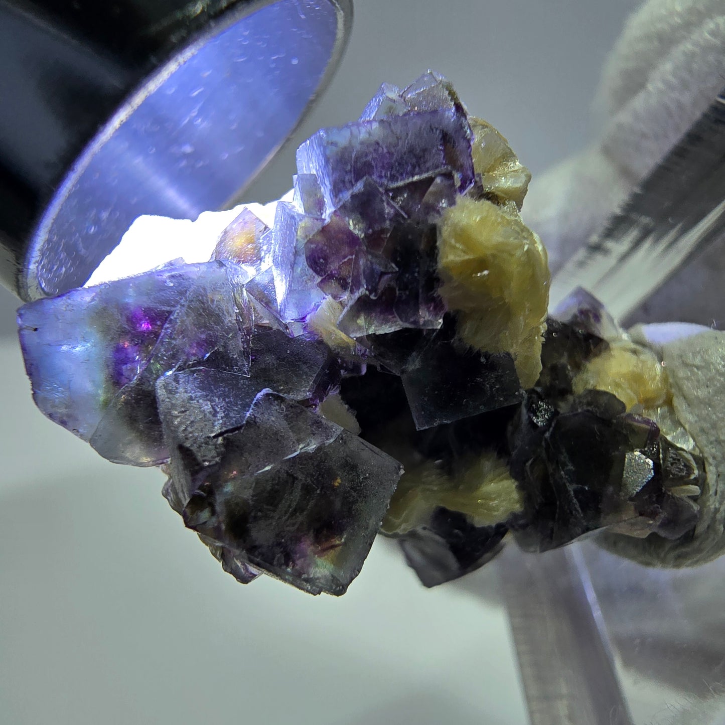 Cubes de fluorite fantôme colorés, spécimen de muscovite, Erongo, Namibie, 28 x 20 x 20 mm