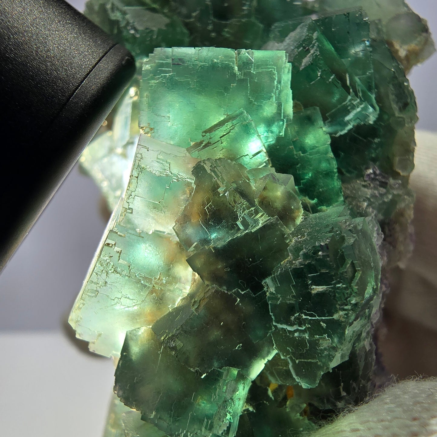 Grand spécimen de cube de fluorite fantôme, parqueté zonal Okorusu Namibie 99*62*47mm