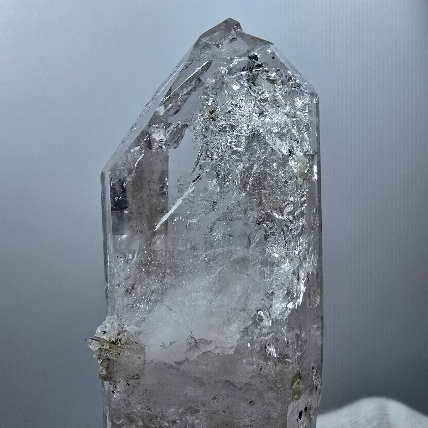 Sceptre DT en quartz fumé lémurien Enhydro, 1 gobob de poche Bubble Valentine. Namibie 89 x 33 x 21 mm