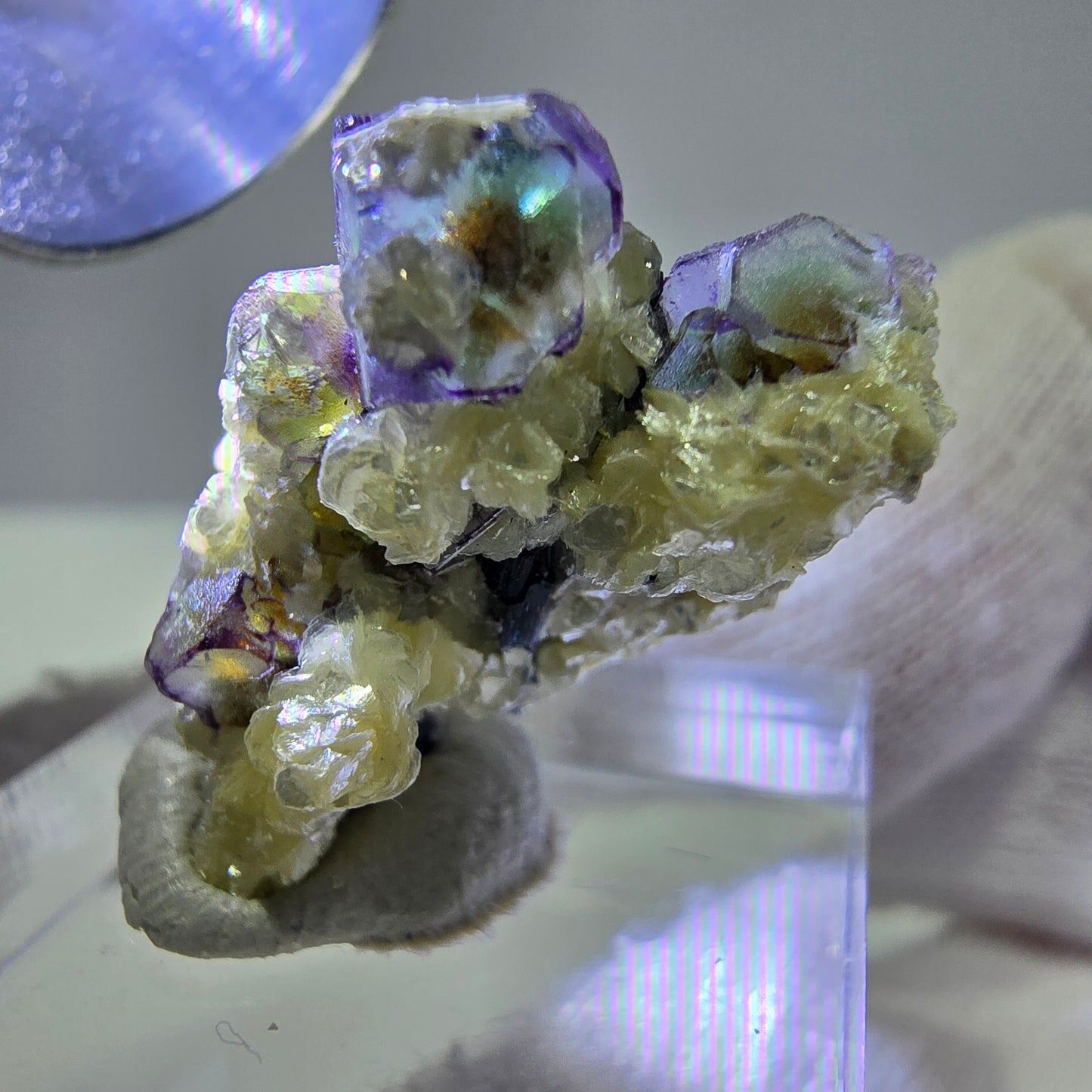 Cubes de fluorite fantôme colorés, muscovite, tourmaline Schorl, hyalite Erongo, Namibie 23 x 15 x 16 mm