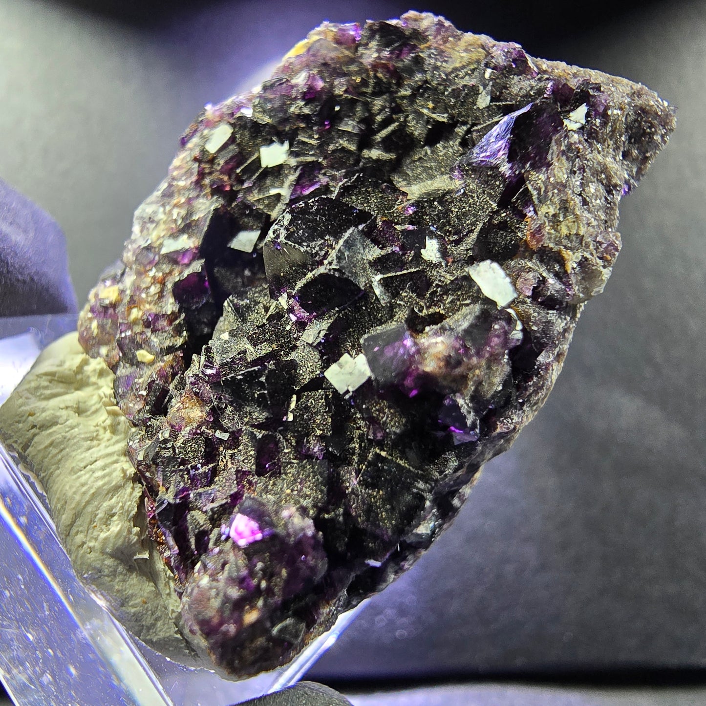 Seltene Fluorit Würfel Stufe lila 43*34*20mm Okorusu, Namibia Mineraliensammlung
