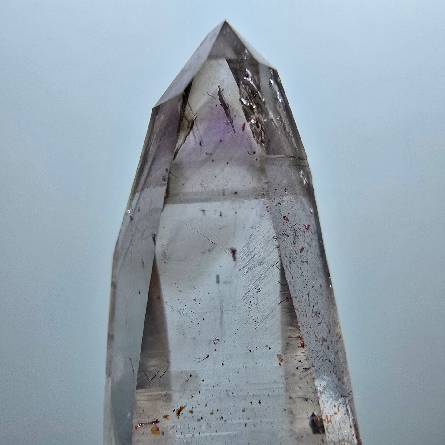 Pointe de sceptre en quartz fumé fantôme lémurien, Goboboseb, Namibie, 39 x 15 x 11 mm