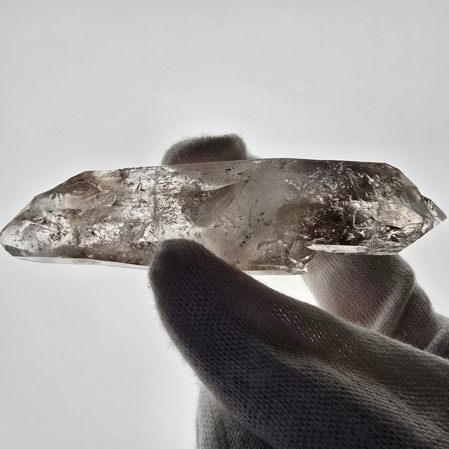 Sceptre DT en quartz fumé squelette Enhydro, poche Valentine en calcite UV, Namibie 98 x 24 x 18 mm