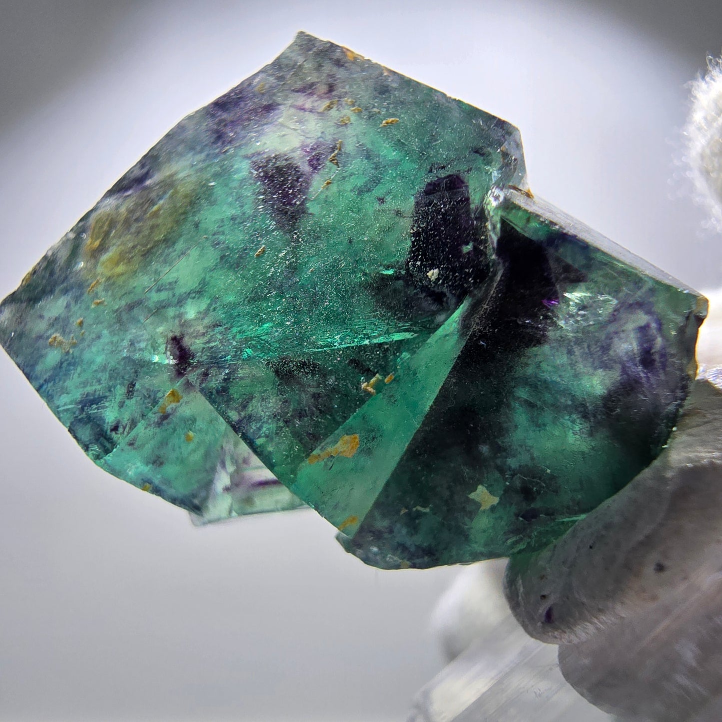 Spécimen rare de cube de fluorite fantôme, vert zonal et violet, Okorusu, Namibie, 28 x 25 x 16 mm