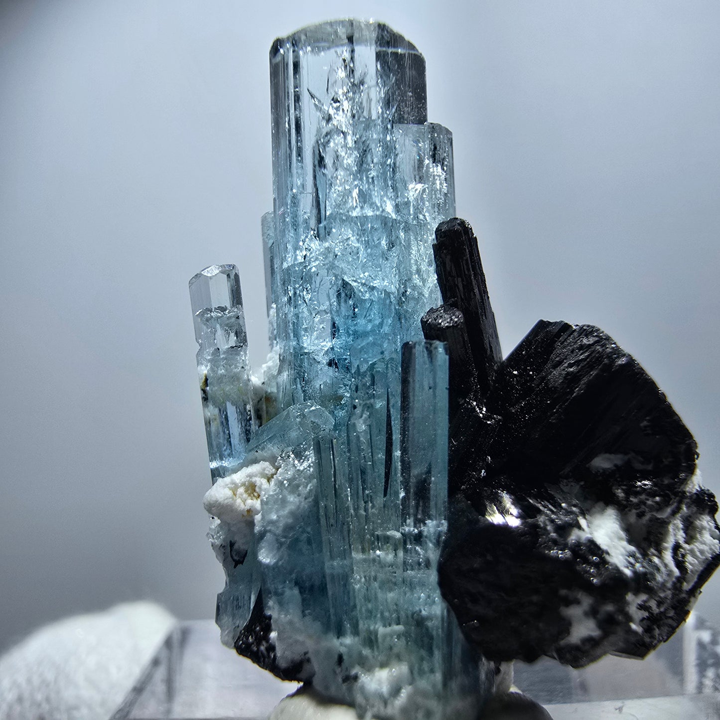 Seltener Aquamarin X mit Schörl Turmalin Erongo, Namibia 26*20*12mm