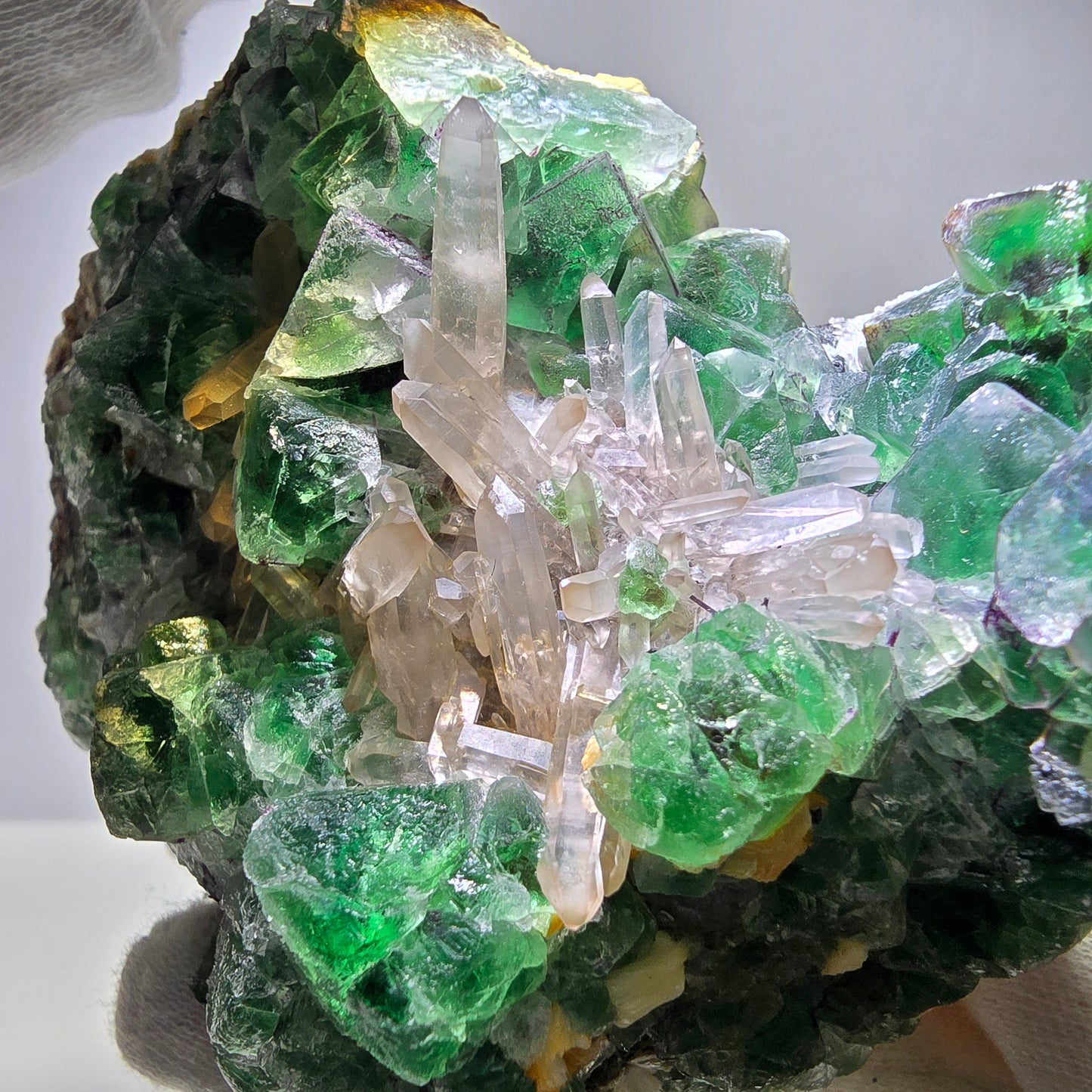 Fluorite fantôme XL, muscovite, hyalite, quartz fumé, tourmaline Schörl, Erongo, Namibie, 134 x 100 x 77 mm