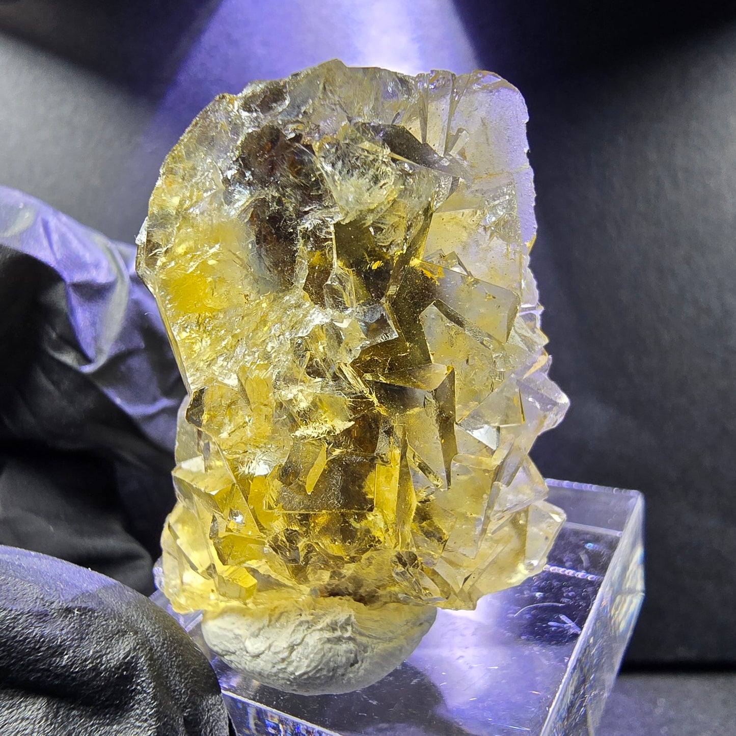 Seltene Honey Pocket Phantom Fluorit XX Würfel Stufe 30*28*14mm Okorusu, Namibia