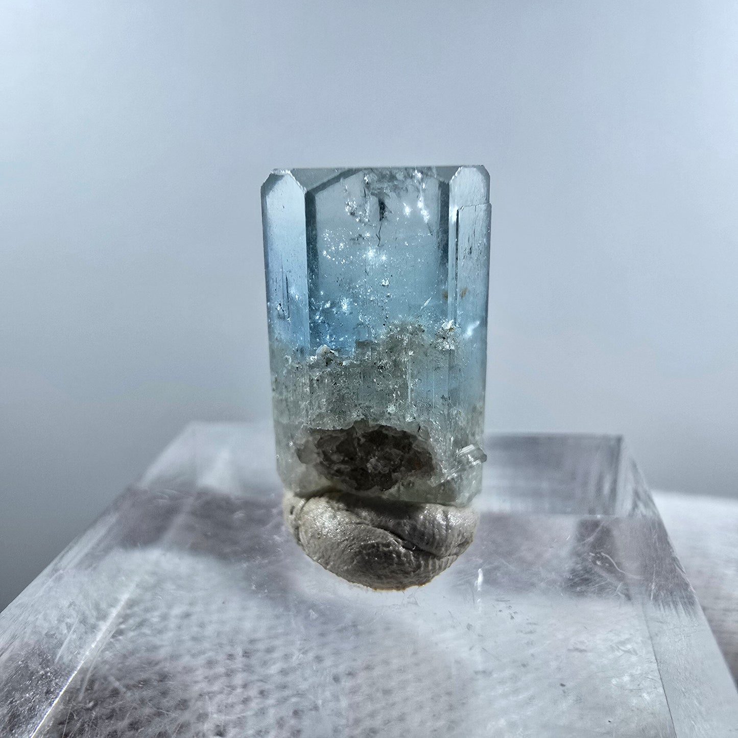 Cristal d'aigue-marine X clair rare Erongo, Namibie 17*10*7mm