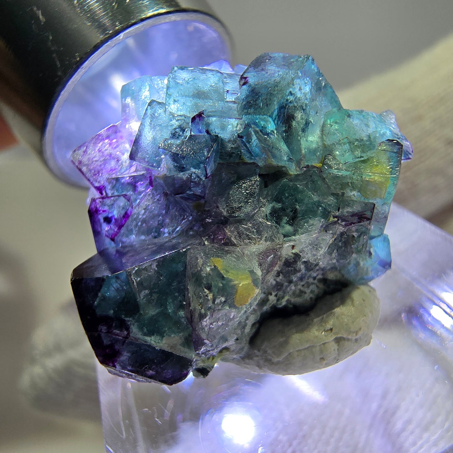 Spécimen de cube de fluorite fantôme zonal, de muscovite et de tourmaline Schorl, Erongo, Namibie, 22 x 19 x 14 mm