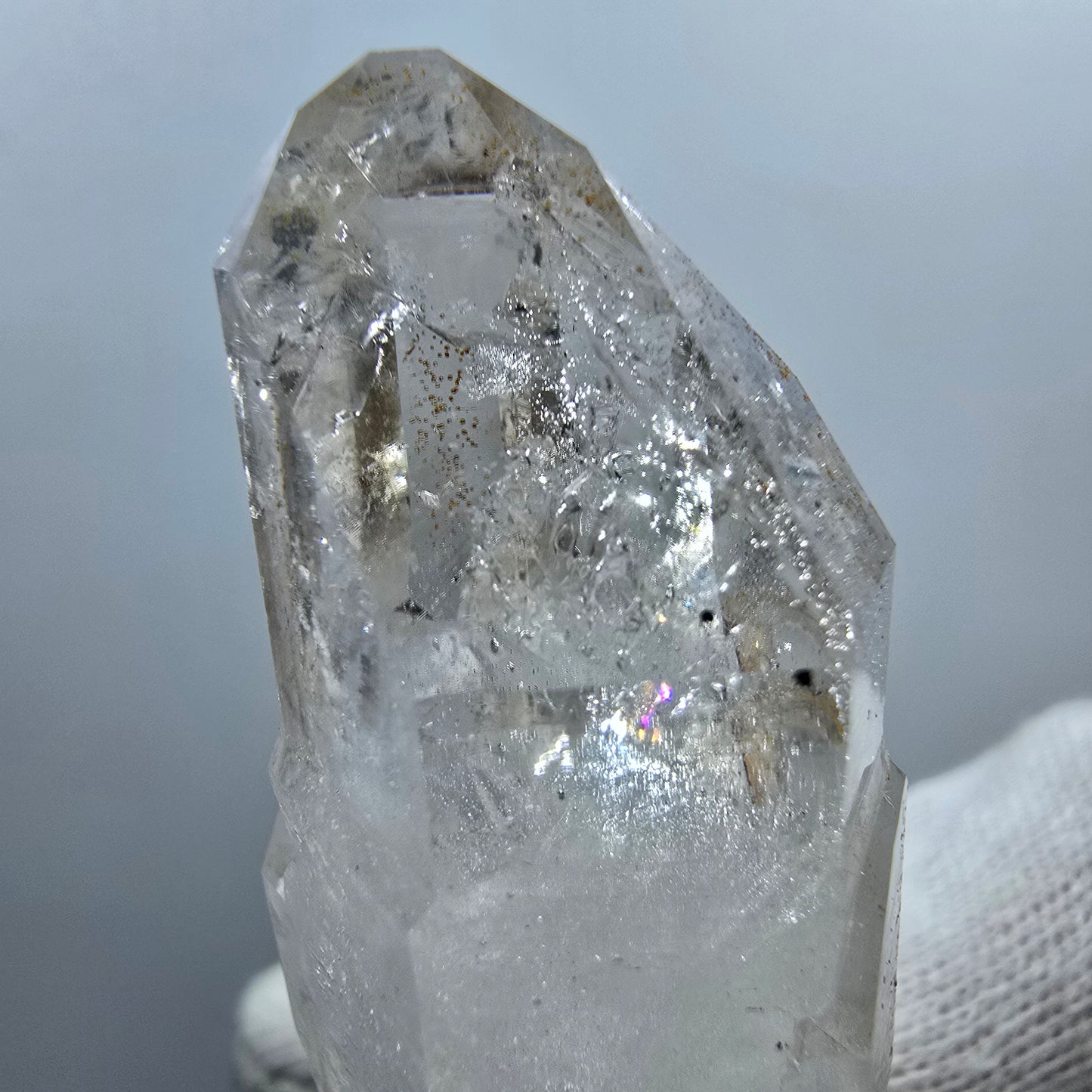 Goboboseb de poche en quartz fumé fantôme lémurien, squelette DT Stage Valentine, Namibie, 64 x 23 x 21 mm