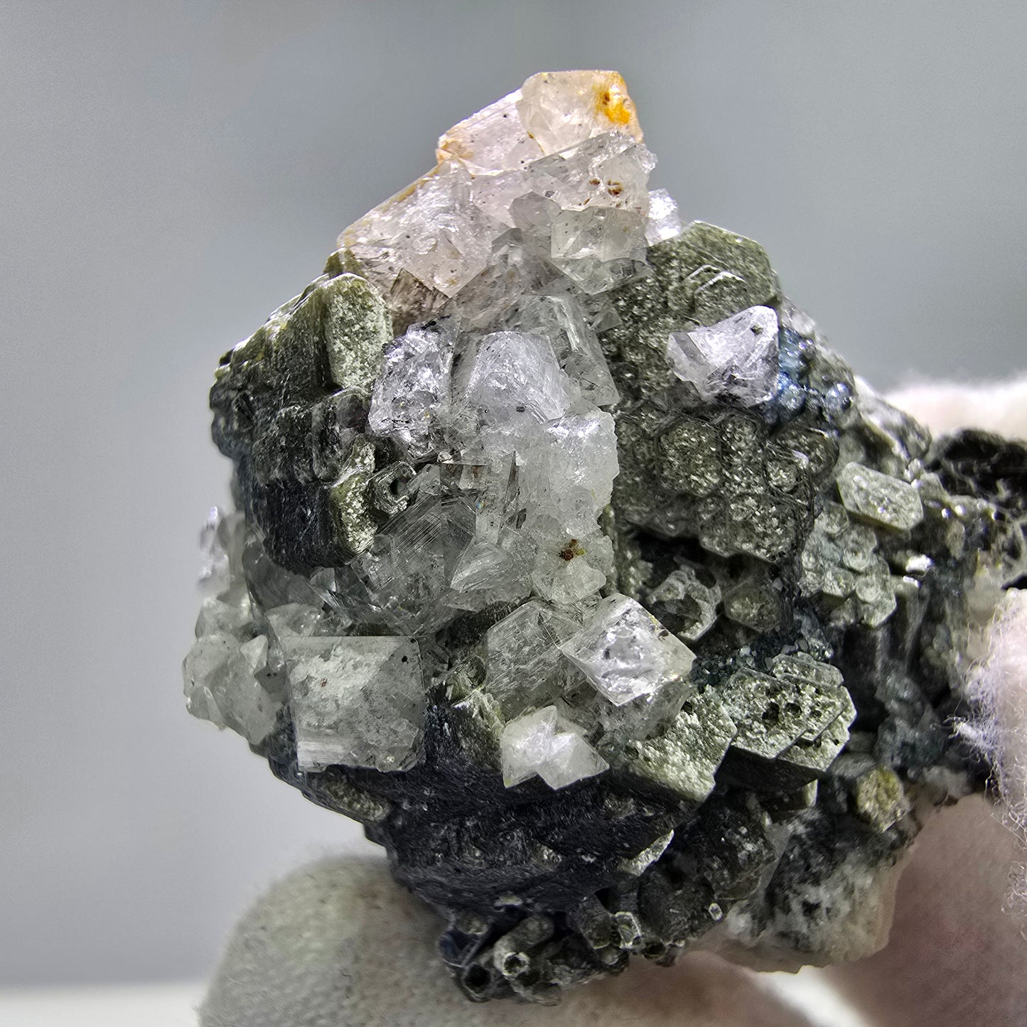 Seltene Muskovit, UV Calcit Stufe Erongo, Namibia 38*36*30mm Mineraliensammlung