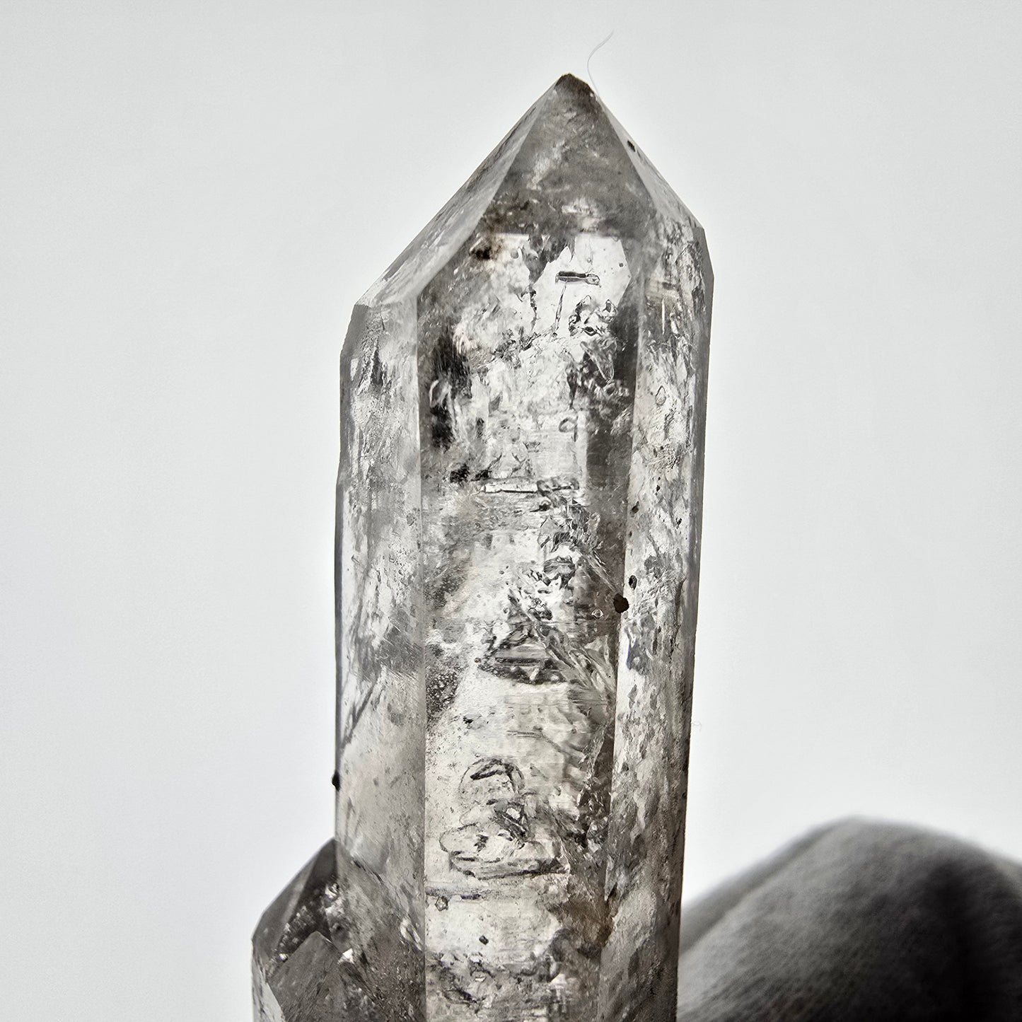 Squelette Fantôme Quartz Fumé DT Sceptre Valentine Pocket Goboboseb Namibie 103*24*18mm