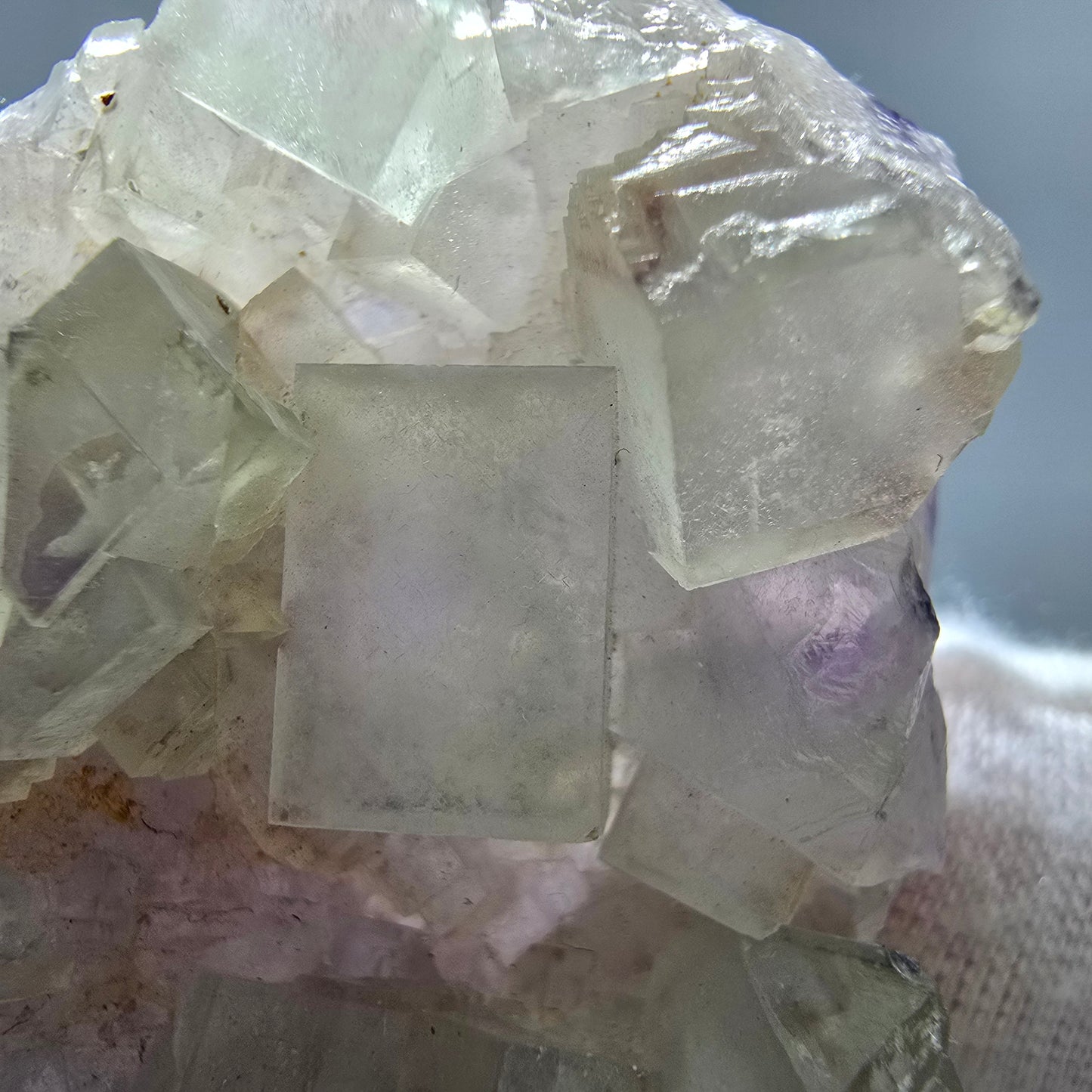 Seltene UV Phantom Fluorit Würfel Stufe grün lila Brandberg, Namibia 58*33*20mm
